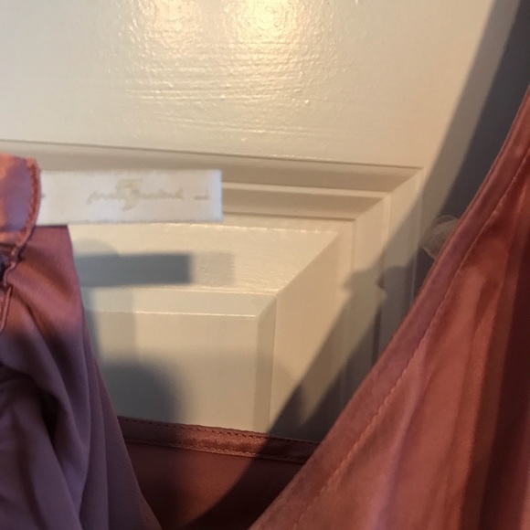 Silk halter top w/ tie behind neck - Picture 6 of 7